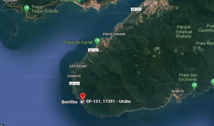 Praia da Borrifos em Ilhabela, onde embarcação com três pescadores virou