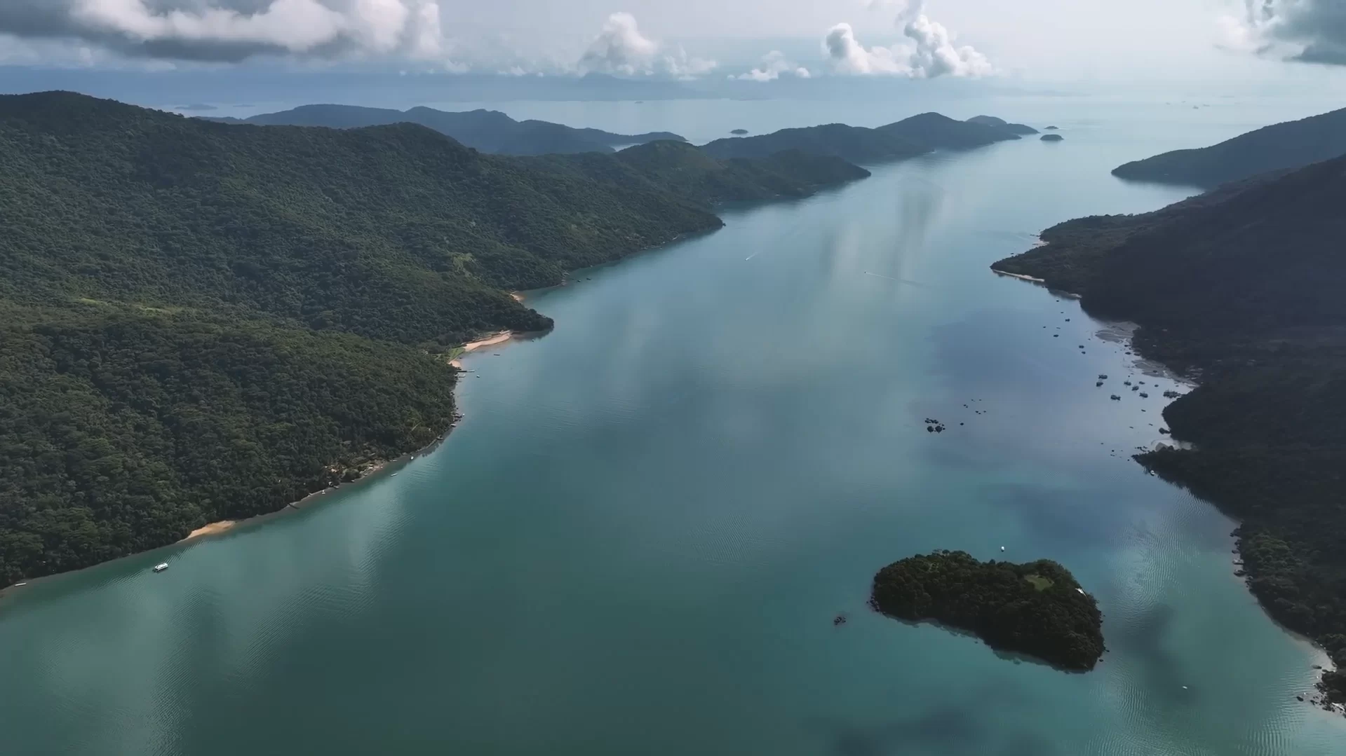 Fiorde do Saco do Mamanguá, referência do conteúdo sobre como ir até o local