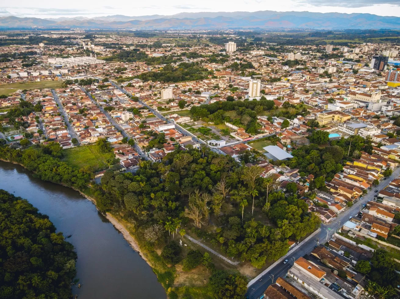 Vista panorâmica de cima de Pindamonhangaba