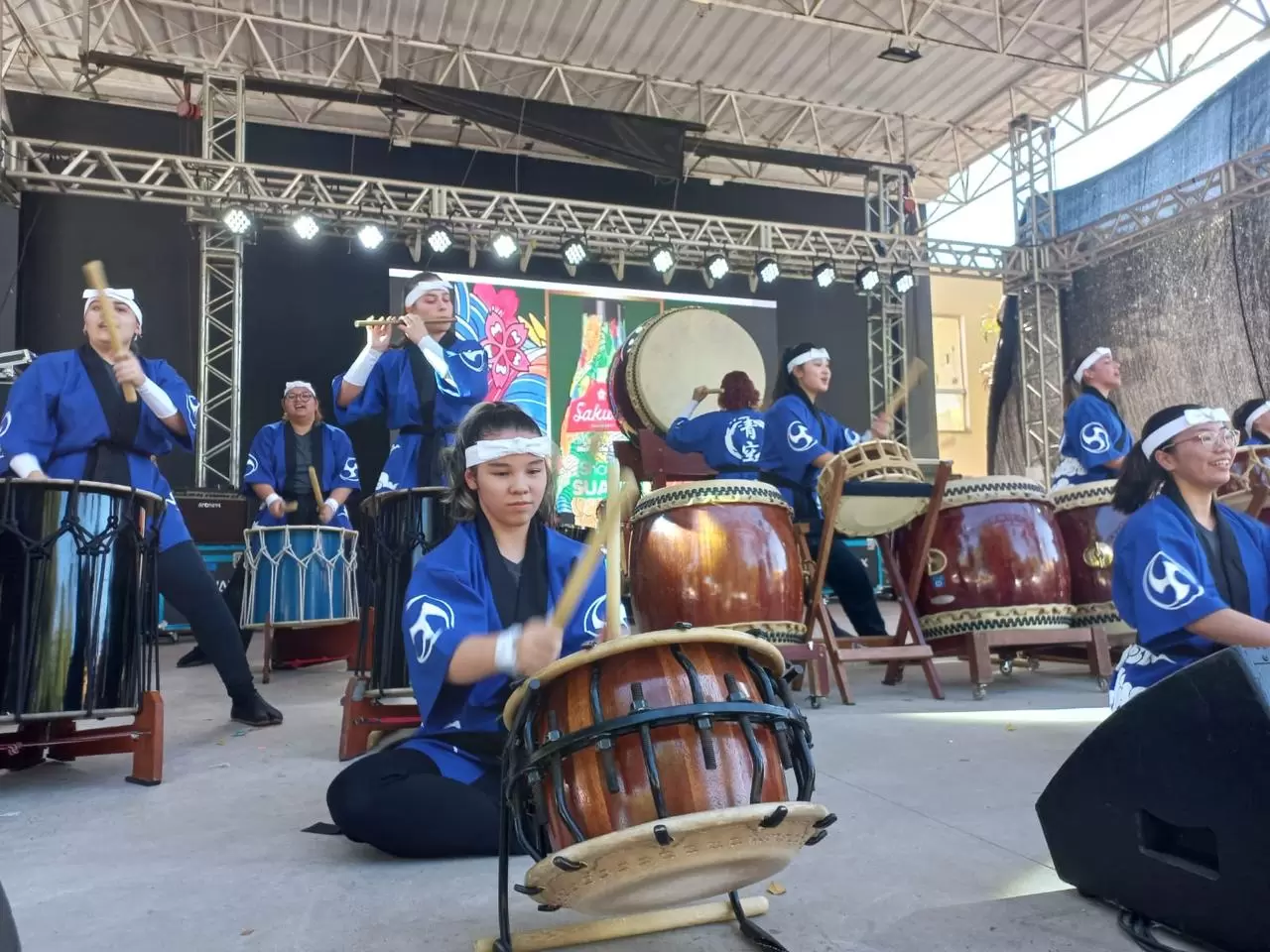 Apresentação musical na Mostra Japão, com instrumentos orientais