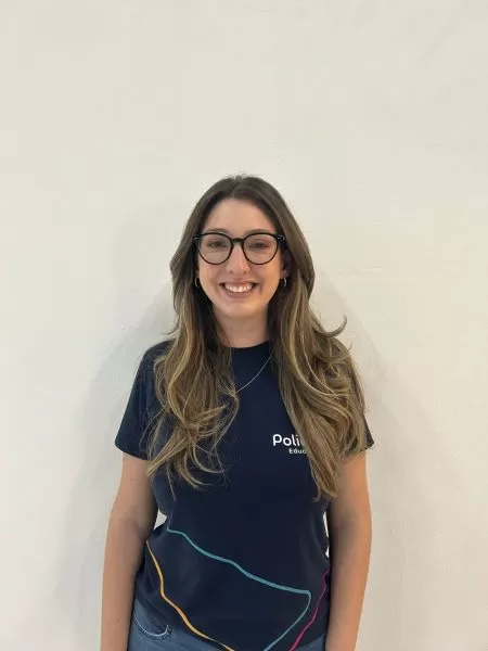 Professora do Poliedro, Gabrielle Cavalin, acertou tema da redação do Enem em 2022