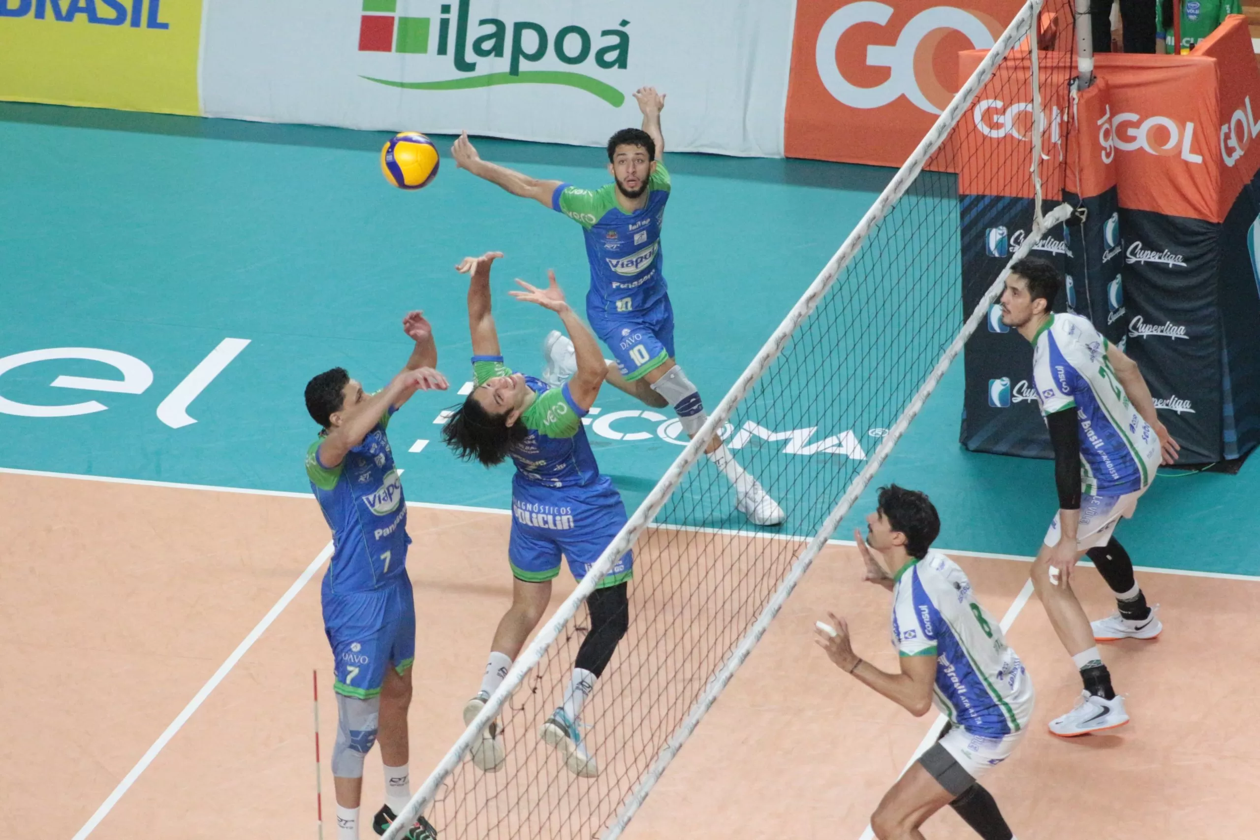 São José em duelo contra o Joinville pela Superliga