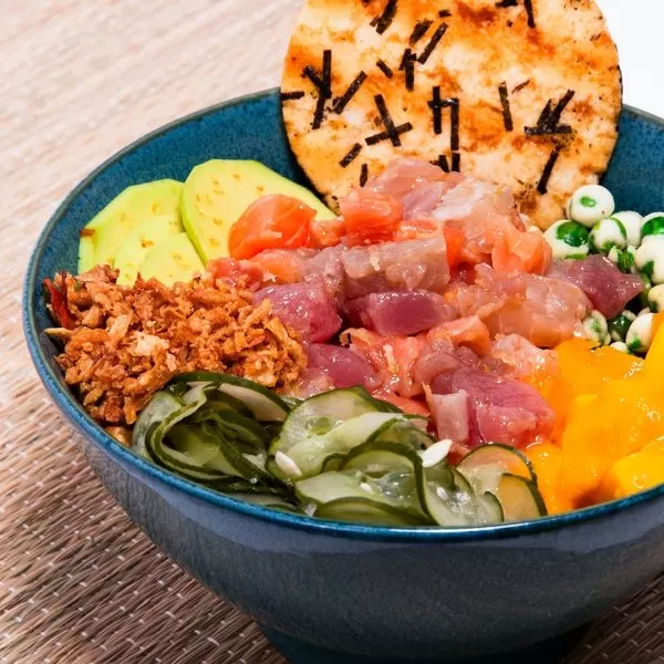 Poke Waimea Bay, último lançamento da rede de comida havaiana de Filipe Toledo, que chega à SJC