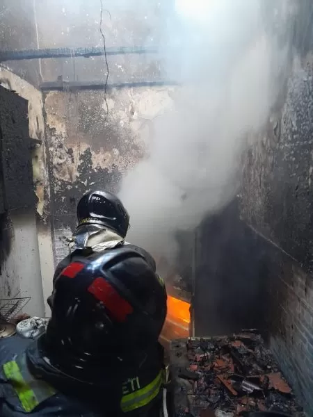 Mulher e gato são resgatados de incêndio no Jd. Paulista em SJC