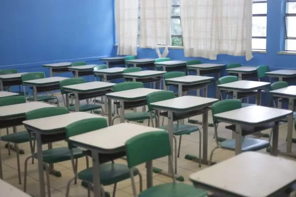 Sete escolas do Vale vão adotar modelo cívico-militar