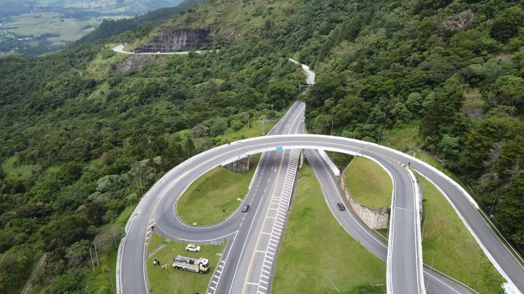 Governo de SP anuncia obras de pavimentação no Vale do Paraíba e inaugura unidade modelo do Detran em Campos