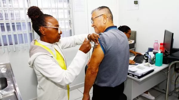 Com apenas 23% do público vacinado, Dia D aplica mais de mil doses contra a gripe em São José