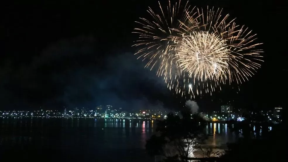 Com expectativa de receber mais de 2 milhões de turistas, Caraguatatuba, São Sebastião, Ubatuba e a Ilhabela terão atrações musicais, DJs e queima de fogos em diversos pontos, garantindo uma festa para toda a família.
