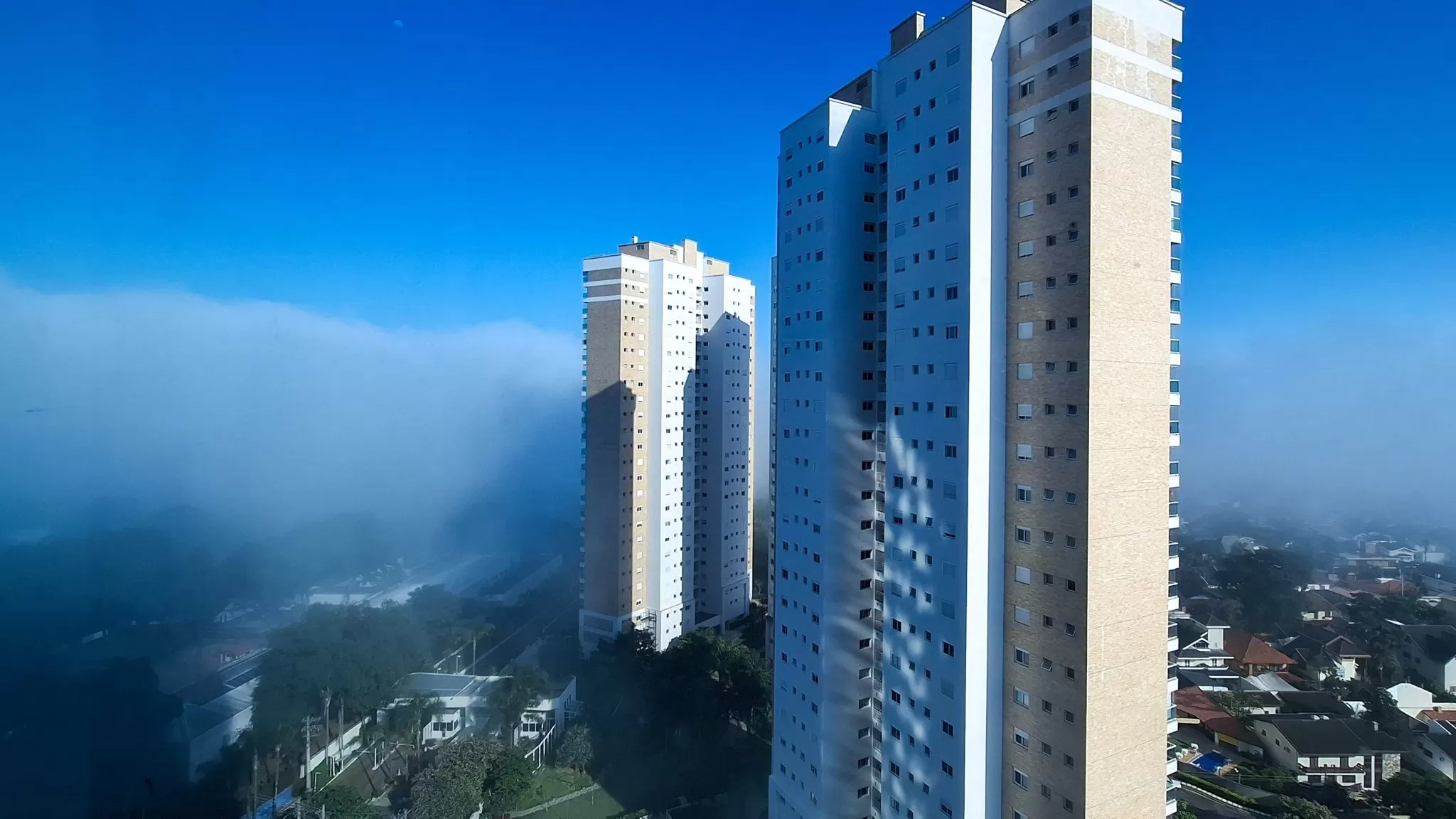 Forte neblina encobre SJC nesta quarta (6); veja a previsão