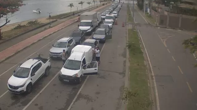 Travessia de balsa entre São Sebastião e Ilhabela é retomada após 2h de suspensão