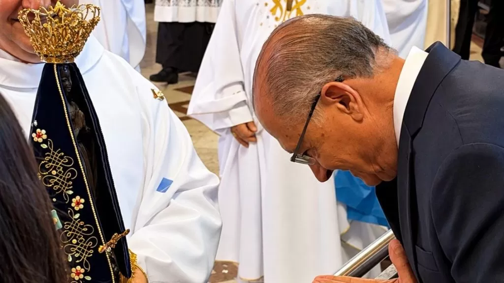 Alckmin visita Aparecida e anuncia ciclovia e calçada para romeiros na Dutra; obras incluem faixas extras entre SJC e Aparecida