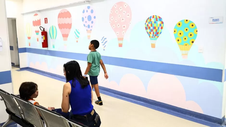 Corredor da Pediatria do Hospital de Clínicas Sul de São José ganha pintura voluntária